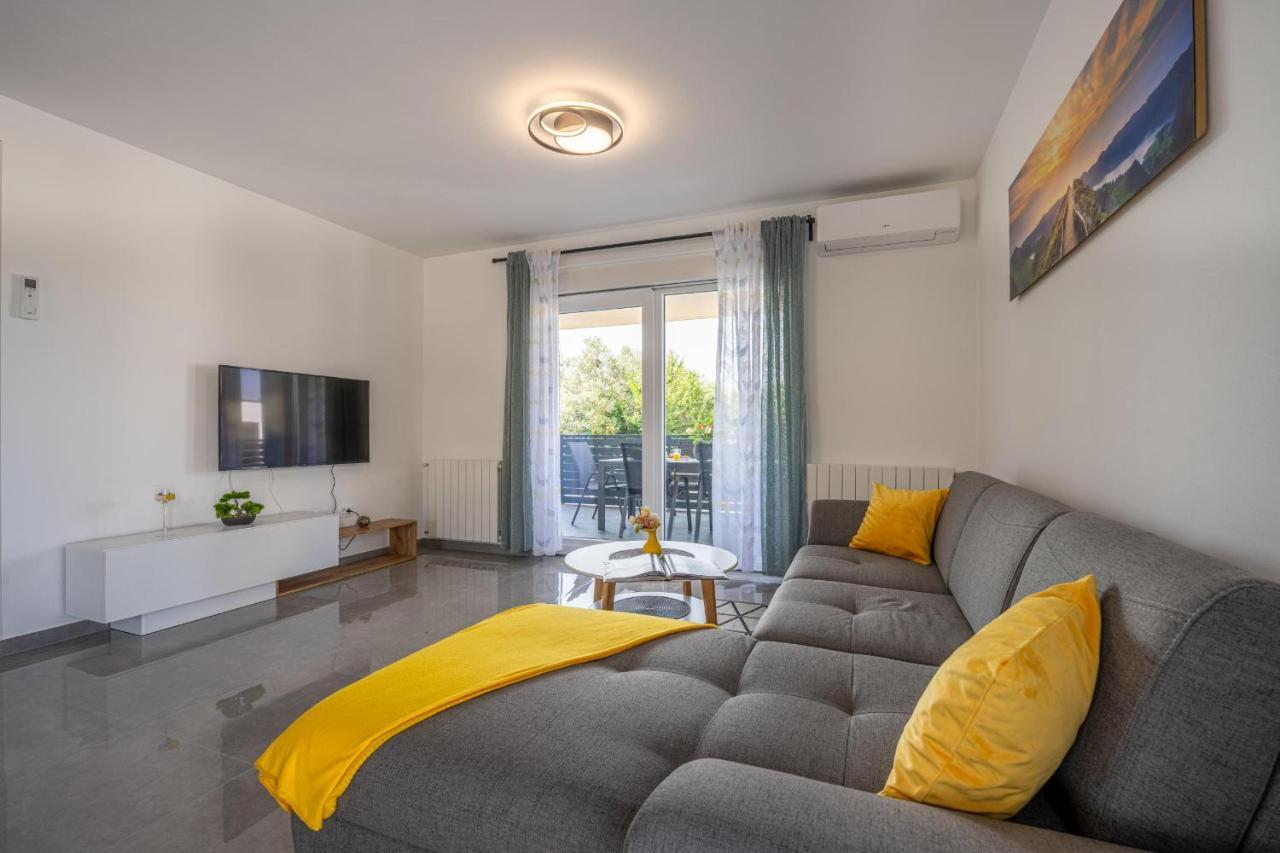 Domus Alba Apartments Пула Экстерьер фото