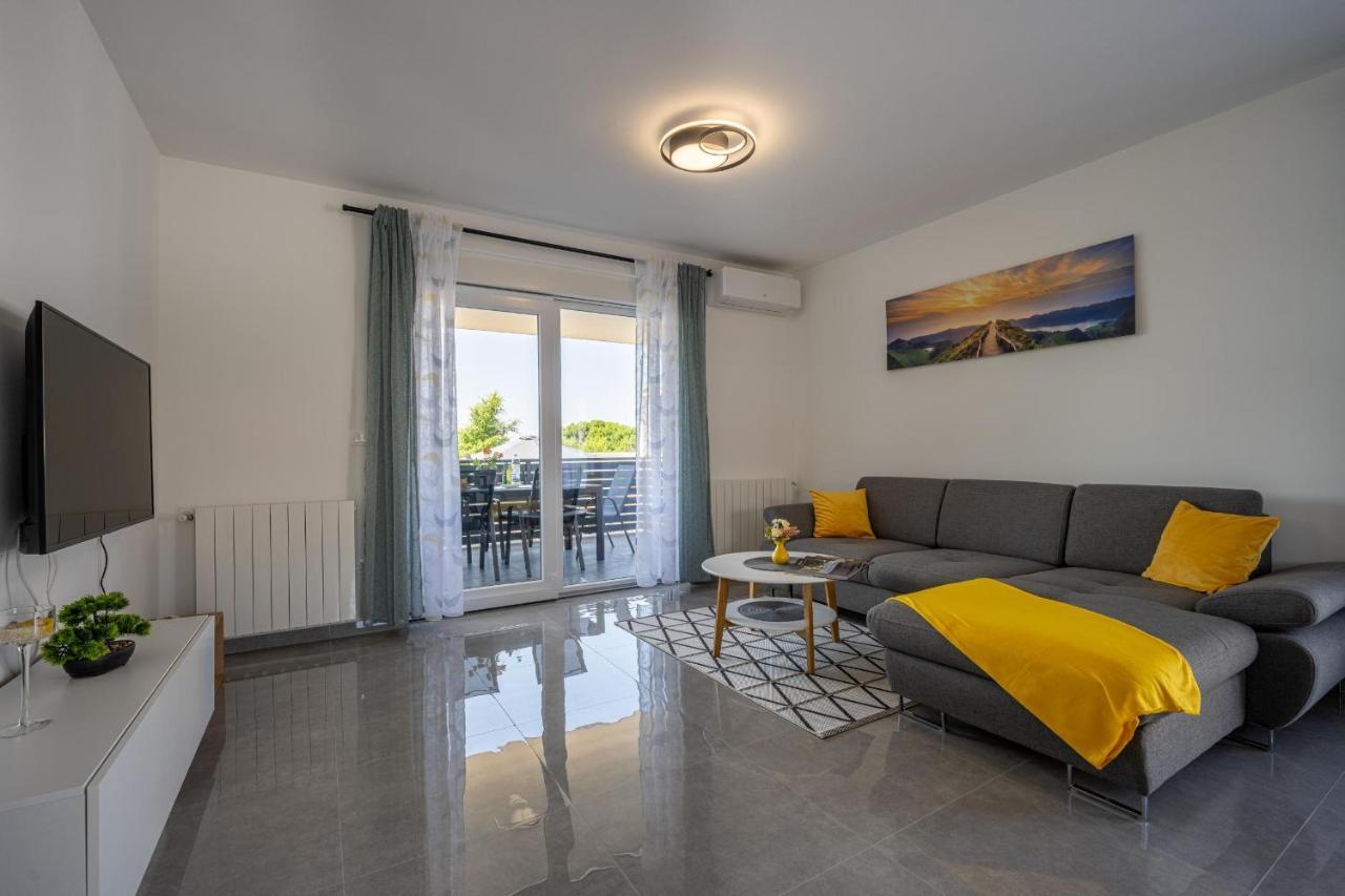 Domus Alba Apartments Пула Экстерьер фото
