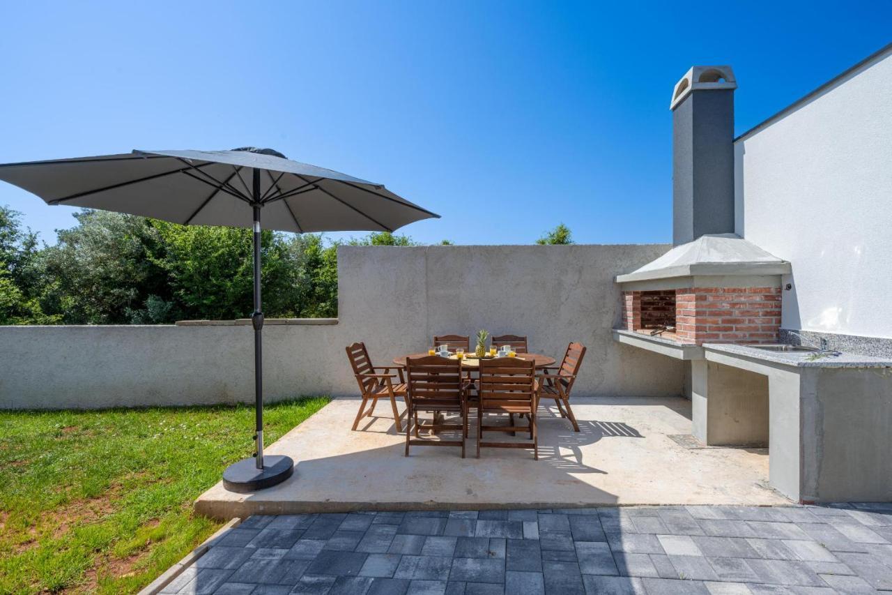 Domus Alba Apartments Пула Экстерьер фото